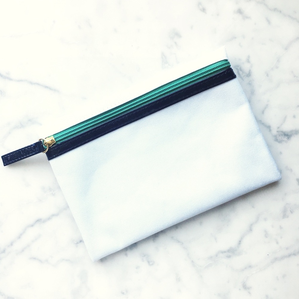 NWOT Estée Lauder white cosmetic bag